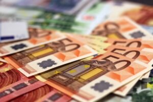 The Difference Between Prop Money and Counterfeit Currency: A Complete Guide for Filmmakers, Collectors, and Online Buyers. Buy prop money online